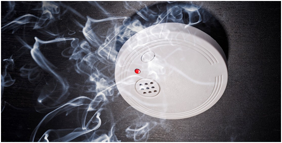 Castellón instala detectores de humo en los hogares de 200 personas mayores  - Dependencia Social Media